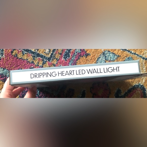 New In Box Dripping Heart LED Neon Sign Wall Hanging Lamp Pink - Picture 3 of 4